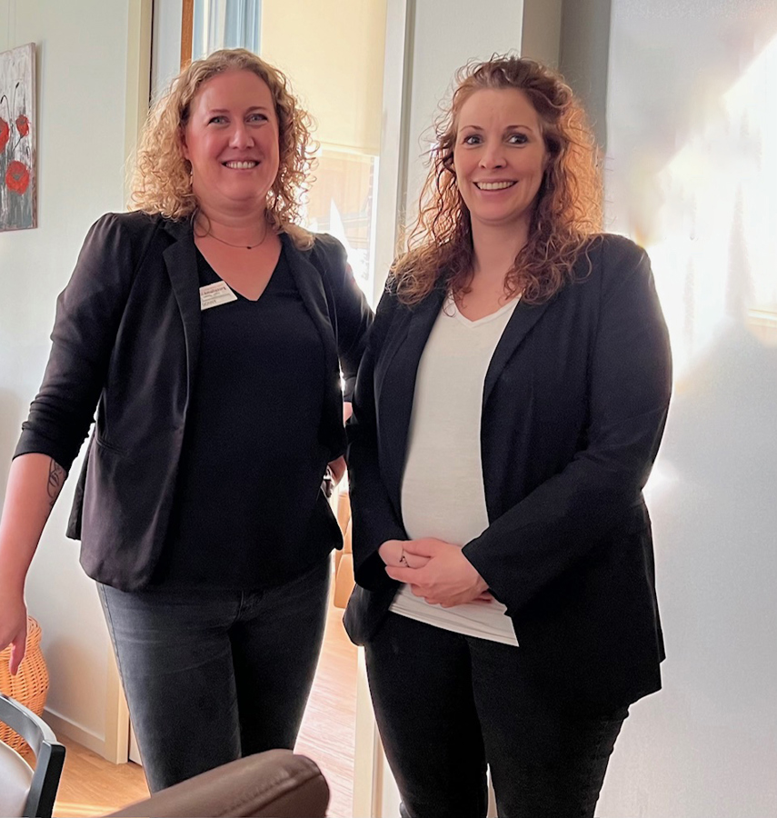 Gonny van der Heiden, locatiehoofd Amaliazorg Van Haarenstaete en senior wijkverpleegkundige Sanne Somers van Pantein