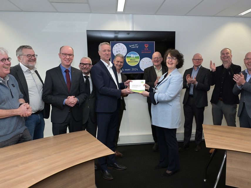 Foto Overhandiging Transformatieplan